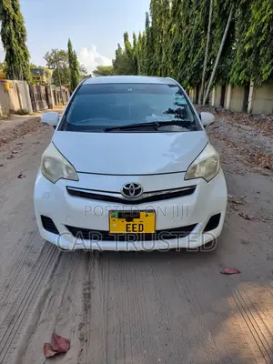 Toyota Ractis 1.3 FWD 2008 White