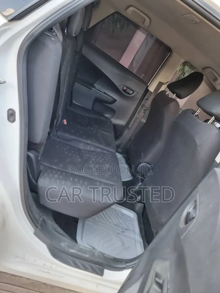 Toyota Ractis 1.3 FWD 2008 White