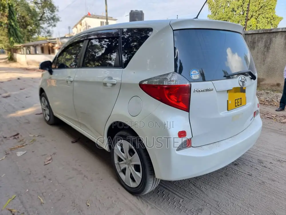 Toyota Ractis 1.3 FWD 2008 White