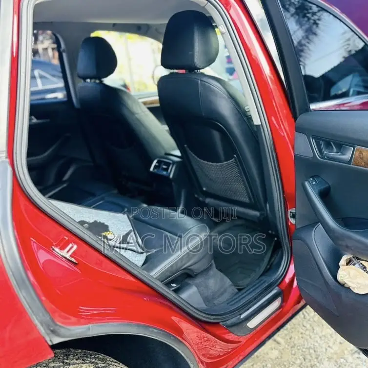 Audi Q5 2011 Red