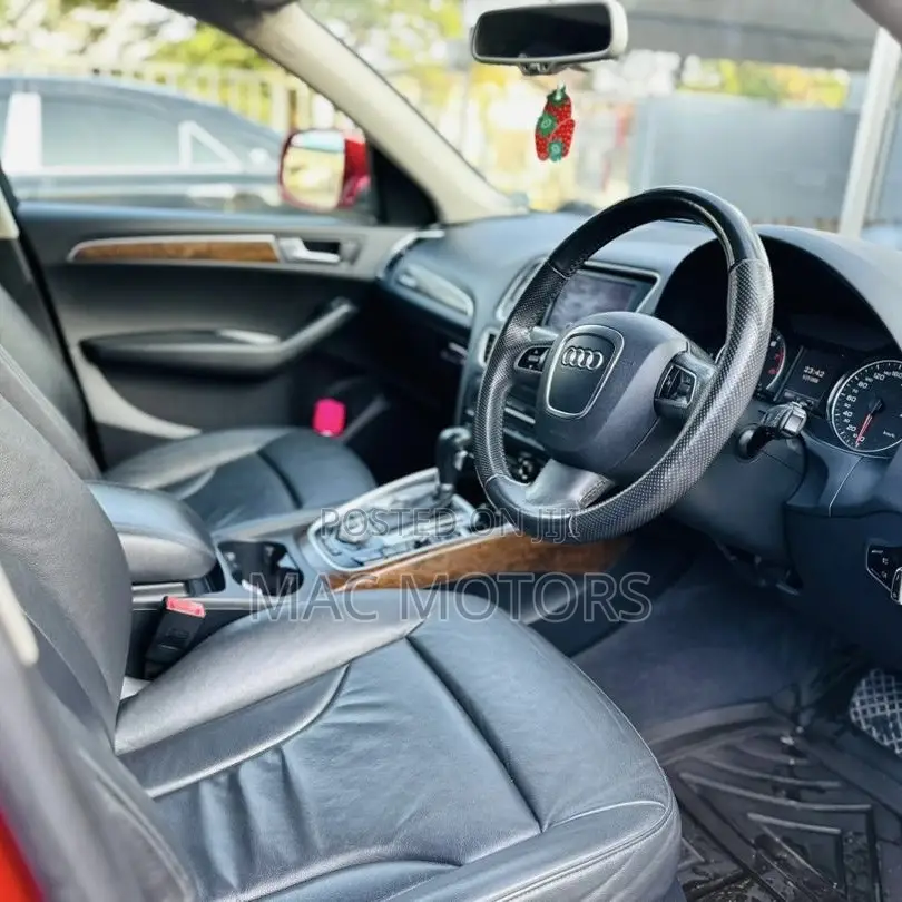 Audi Q5 2011 Red