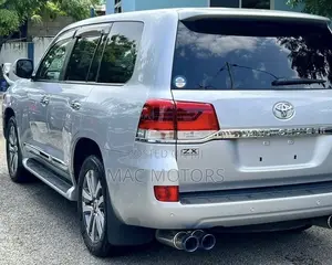Toyota Land Cruiser 2018 Silver
