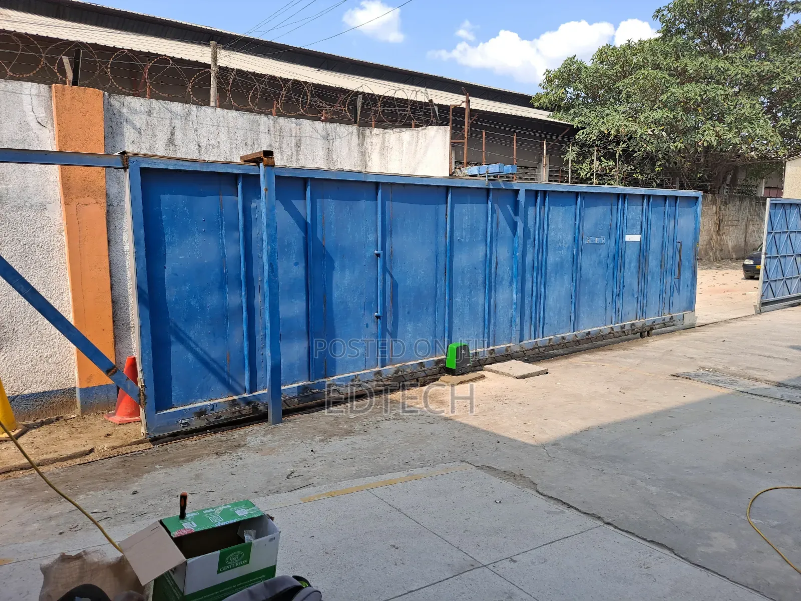 Industrial Heavy Weight Gates Motor Installation