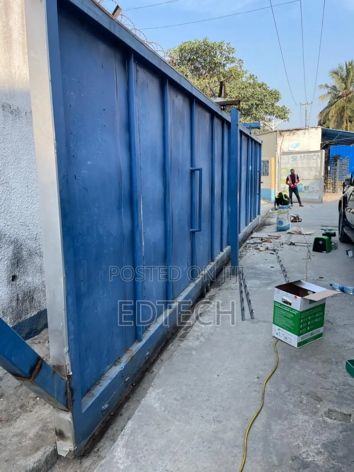 Industrial Heavy Weight Gates Motor Installation