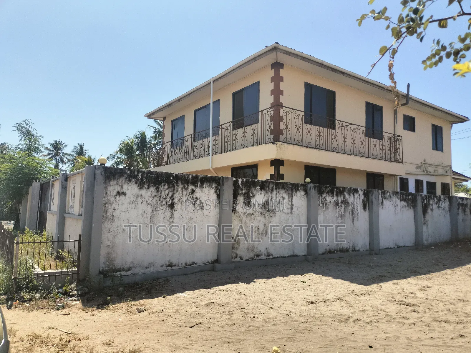 5bdrm House in Ununio Beach, Kinondoni for sale