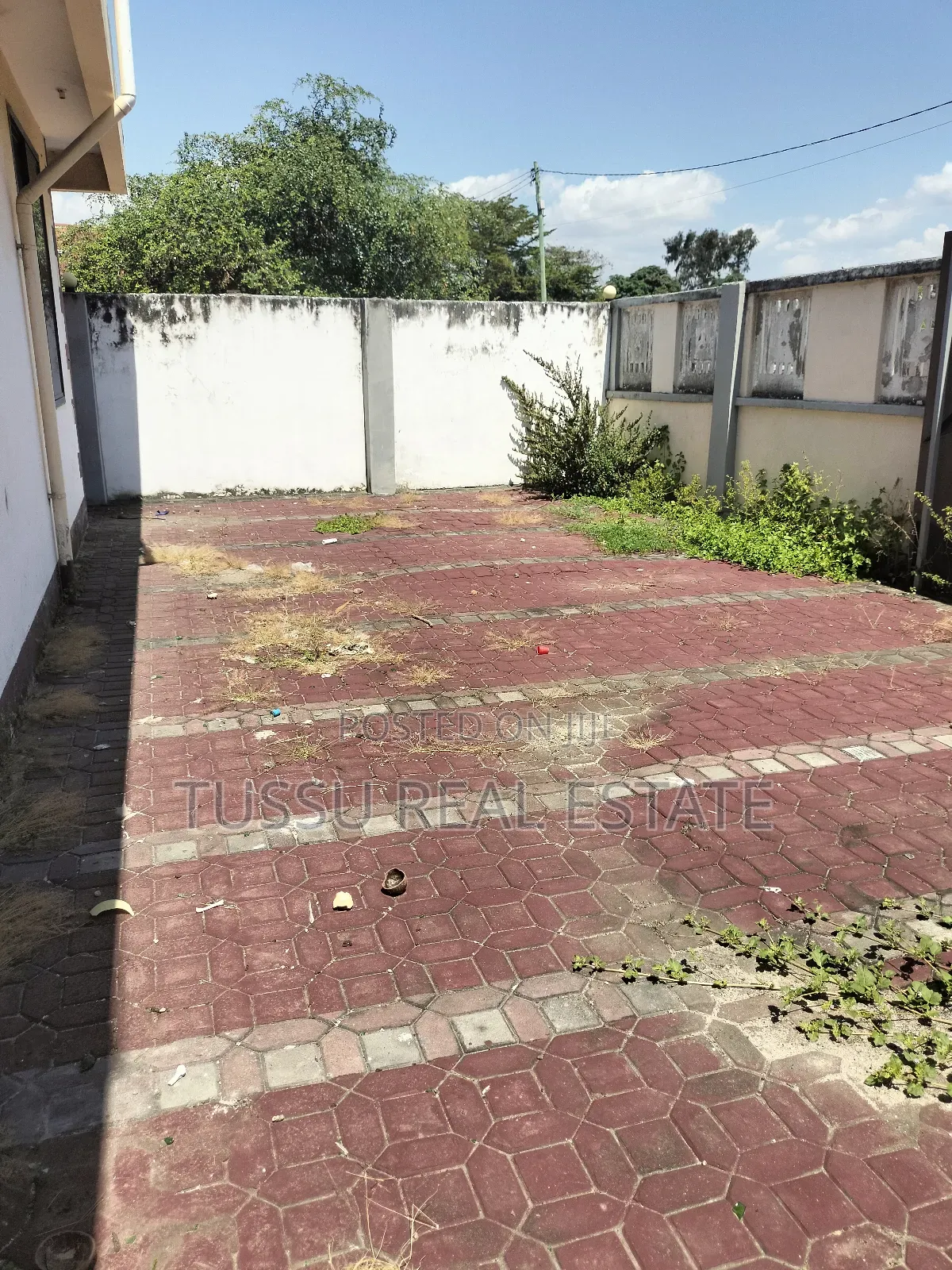 5bdrm House in Ununio Beach, Kinondoni for sale