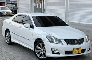 Photo - Toyota Crown 2008 White
