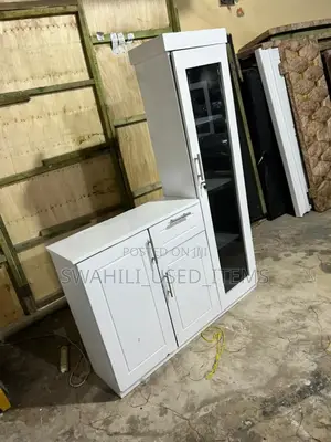 Kitchen Cabinet Yenye Kabati Pia