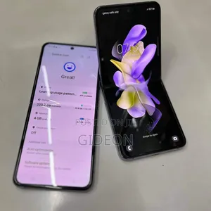 New Samsung Galaxy Z Flip4 256 GB Purple