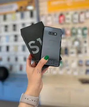 Photo - Samsung Galaxy S10e 128 GB Black
