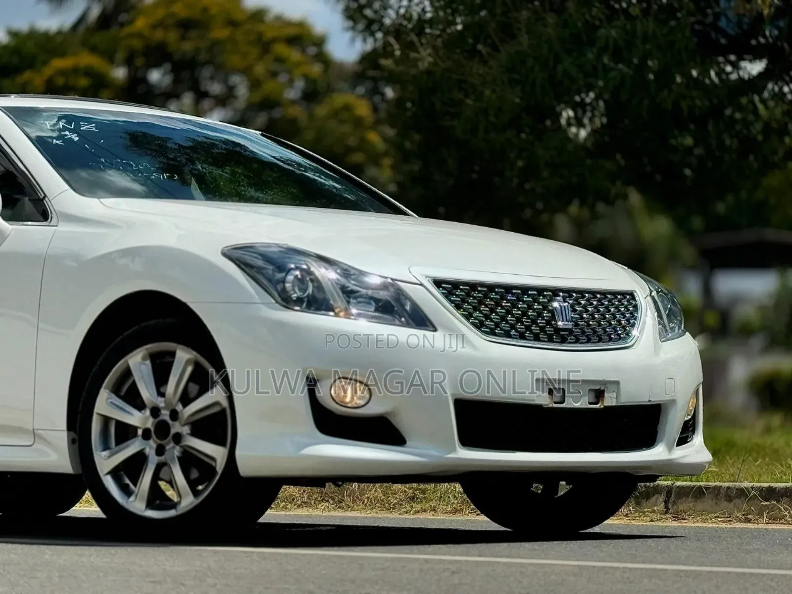 Toyota Crown 2010 Silver