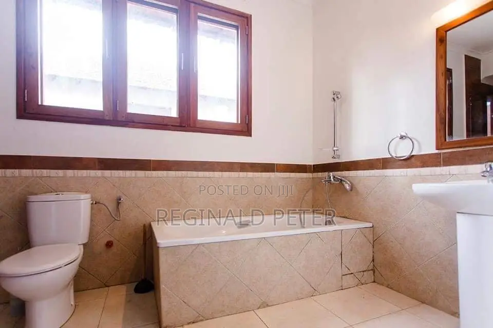 Lovely 4 Bedrooms Townhouse Oysterbay