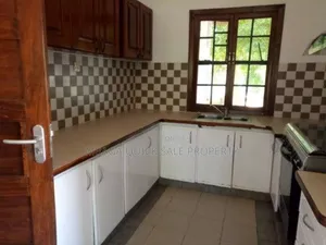 3bdrm House in Oyster Bay for sale
