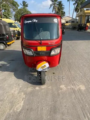 Bajaj Avenger 200 2024 Red