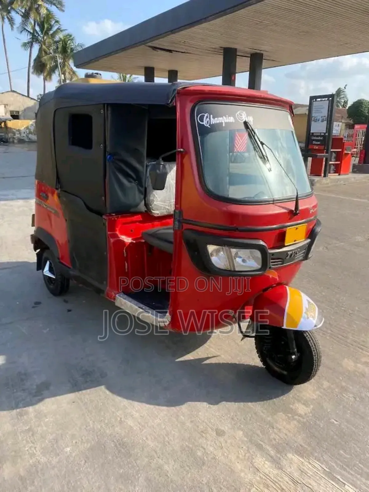 Bajaj Avenger 200 2024 Red