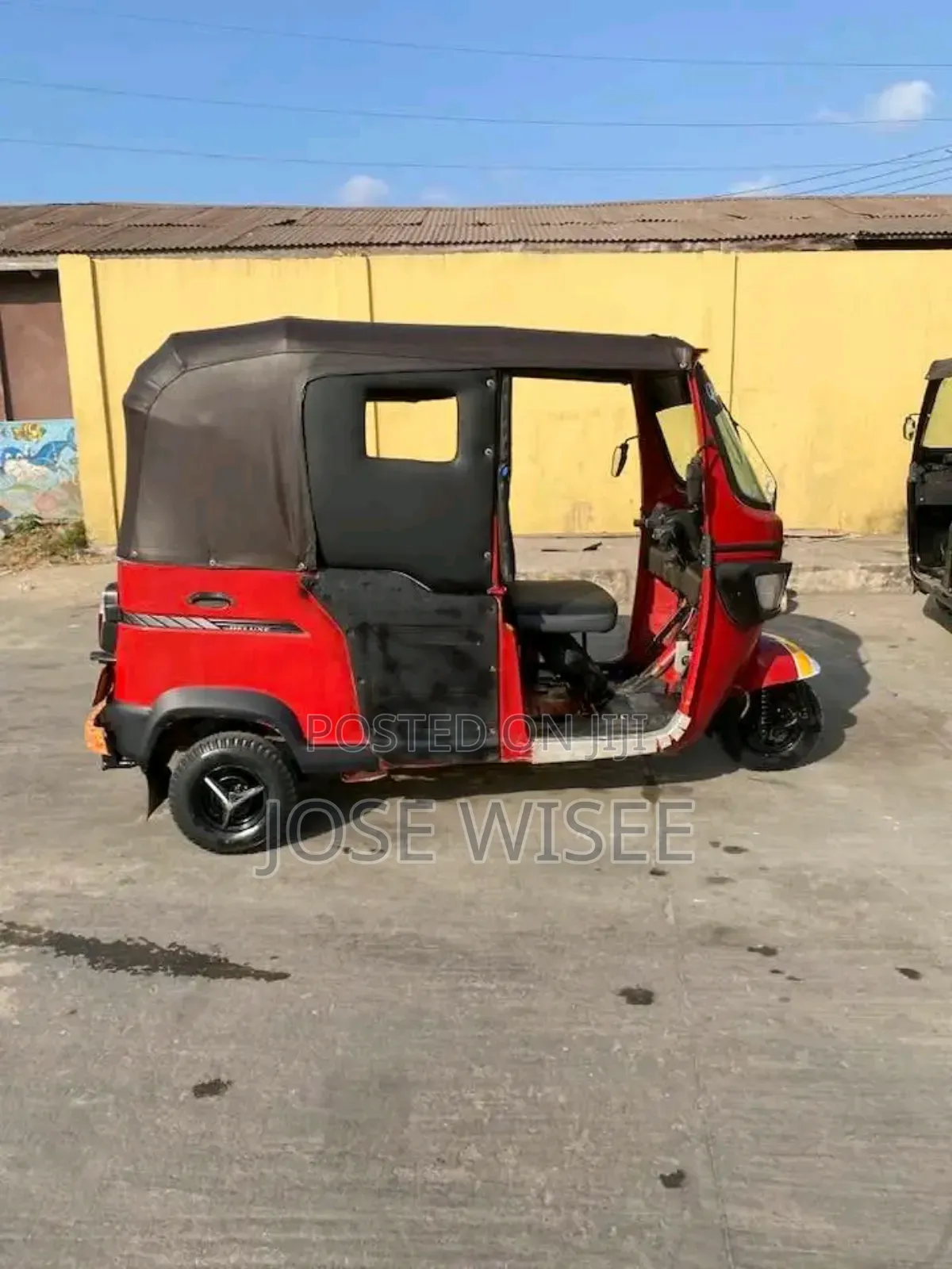Bajaj Avenger 200 2024 Red