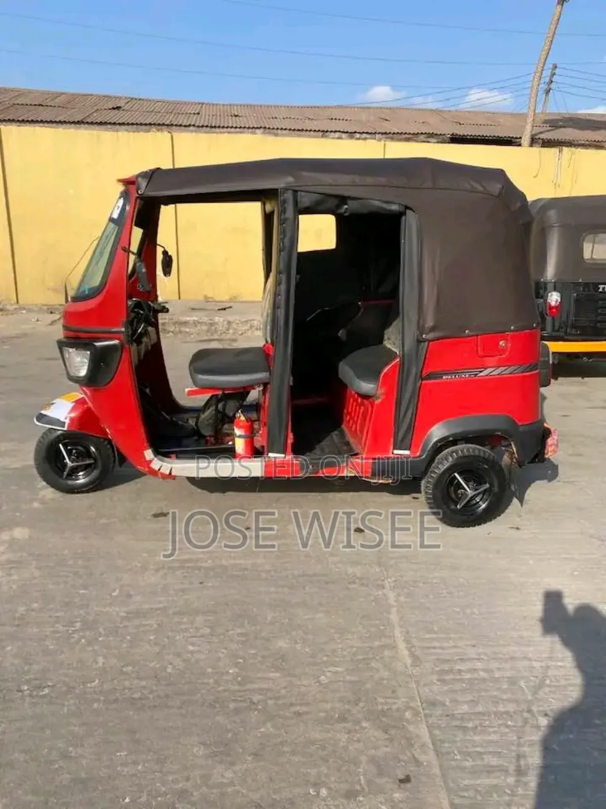 Bajaj Avenger 200 2024 Red