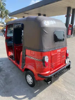 Bajaj Avenger 200 2024 Red