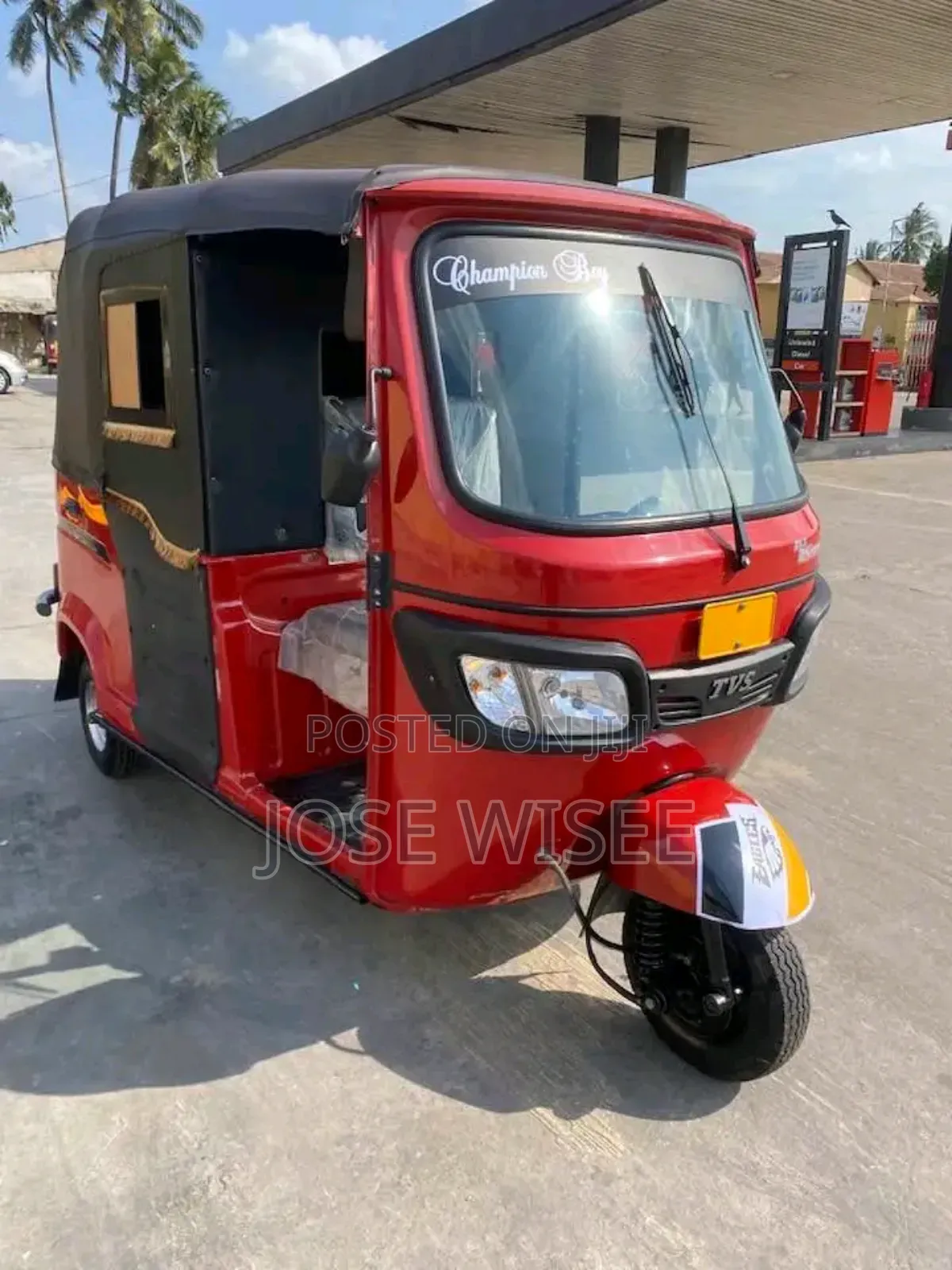 Bajaj Avenger 200 2024 Red
