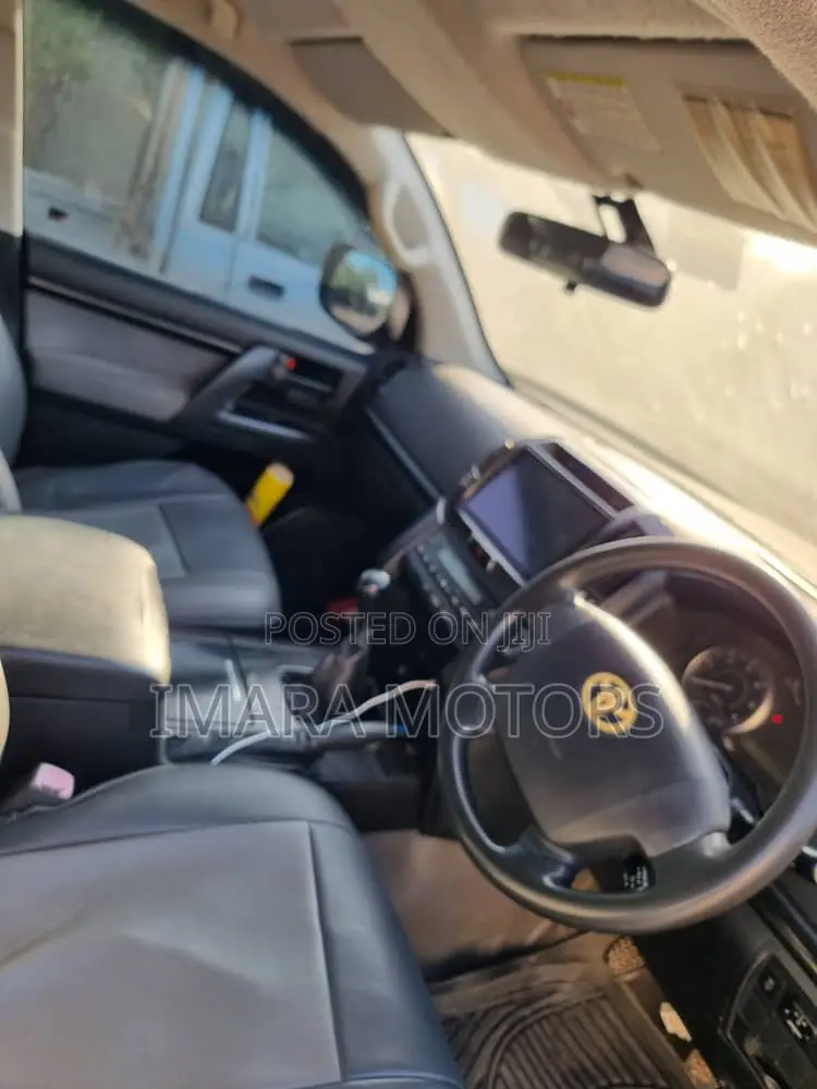 Toyota Land Cruiser 2011 Gray