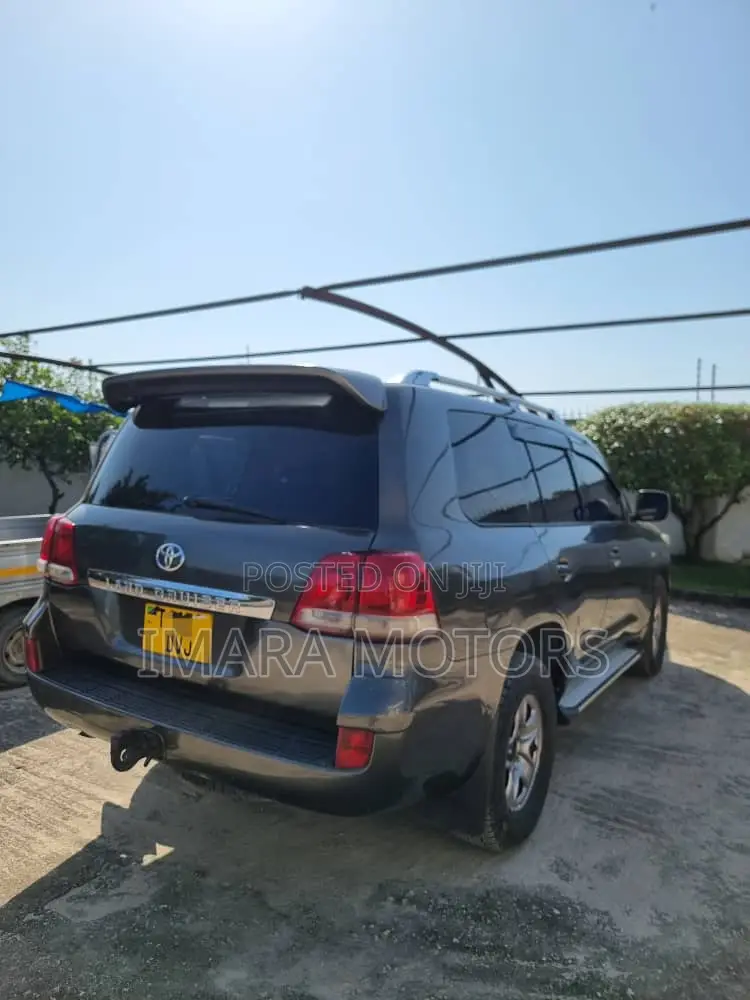 Toyota Land Cruiser 2011 Gray