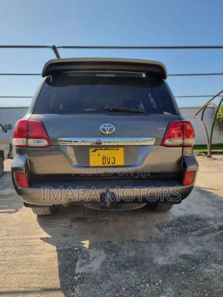 Toyota Land Cruiser 2011 Gray