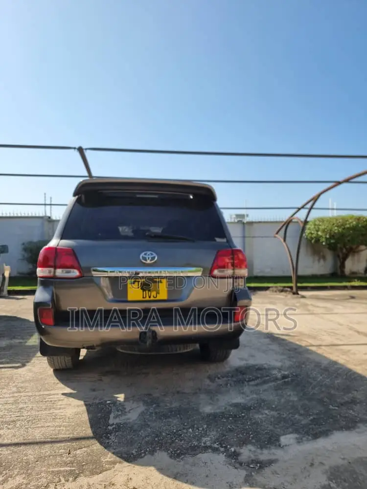 Toyota Land Cruiser 2011 Gray
