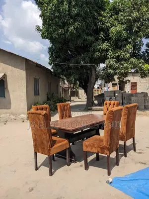 Dining Table Pamoja Na Viti Vyake Sita Kwa Bei Ya Kitonga