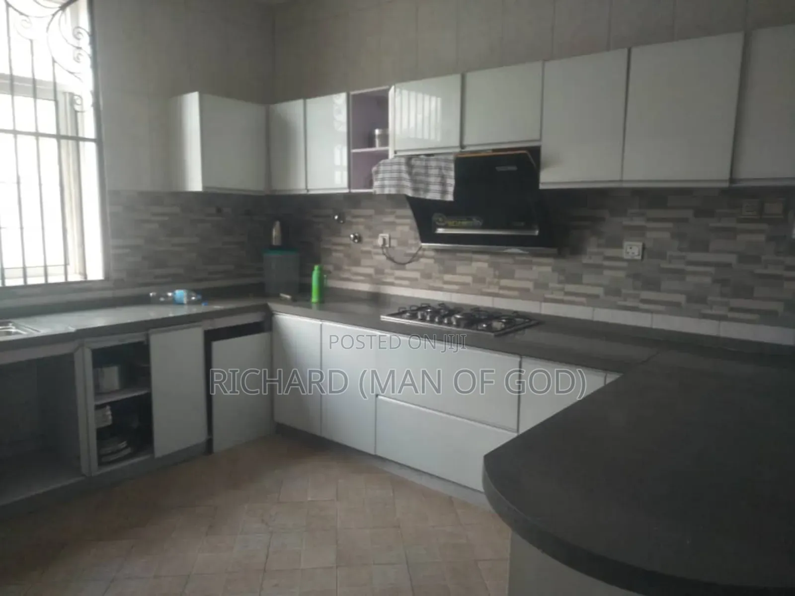 Furnished 5bdrm Villa in Central Business Area for rent