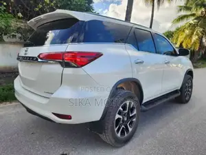 Toyota Fortuner 2019 White