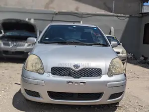 Toyota Vitz 2001 Silver