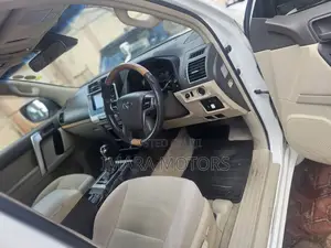 Toyota Land Cruiser Prado 2017 White