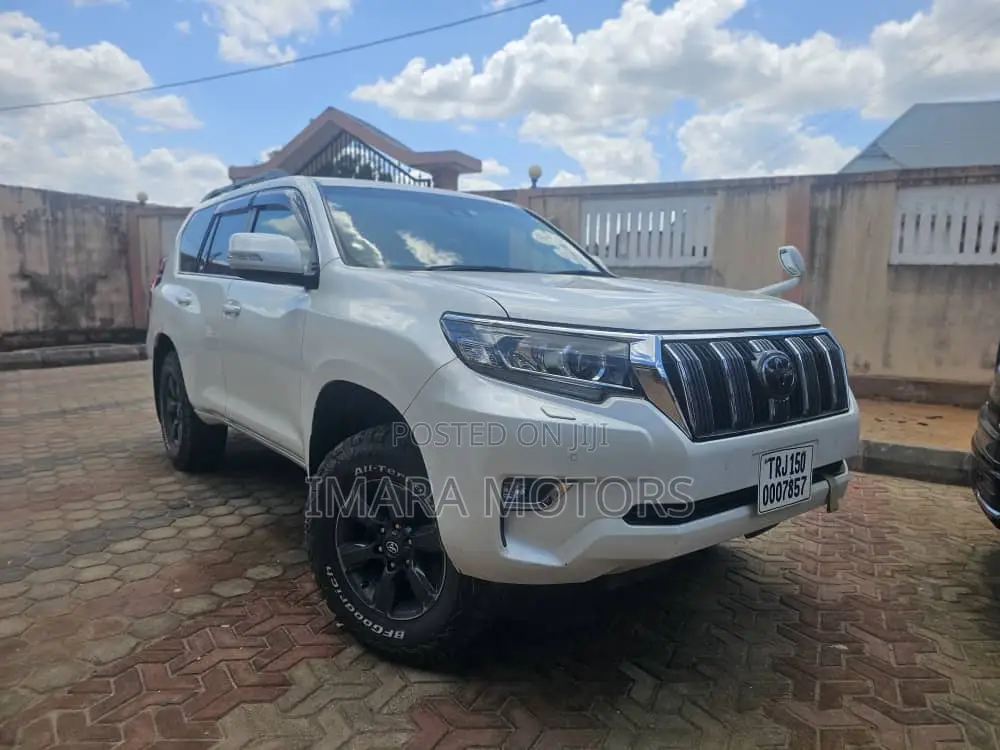 Toyota Land Cruiser Prado 2017 White