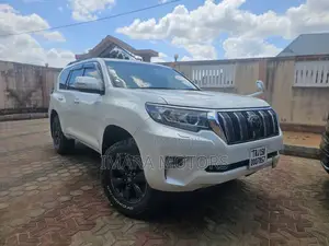 Toyota Land Cruiser Prado 2017 White