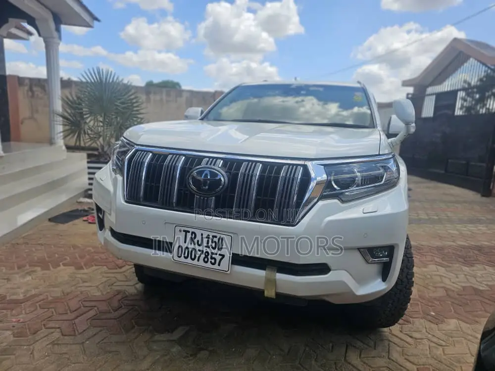 Toyota Land Cruiser Prado 2017 White