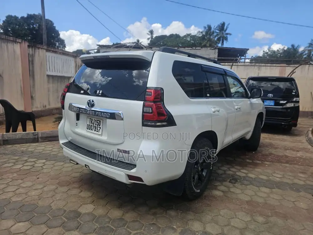 Toyota Land Cruiser Prado 2017 White