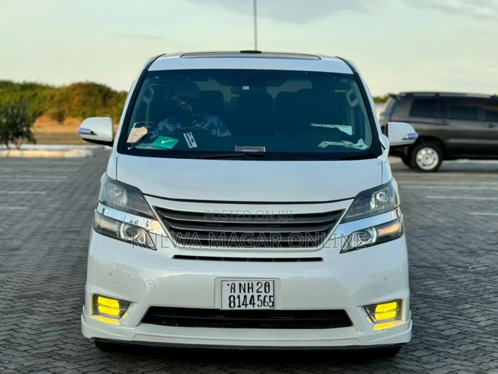 Toyota Vellfire 2010 White