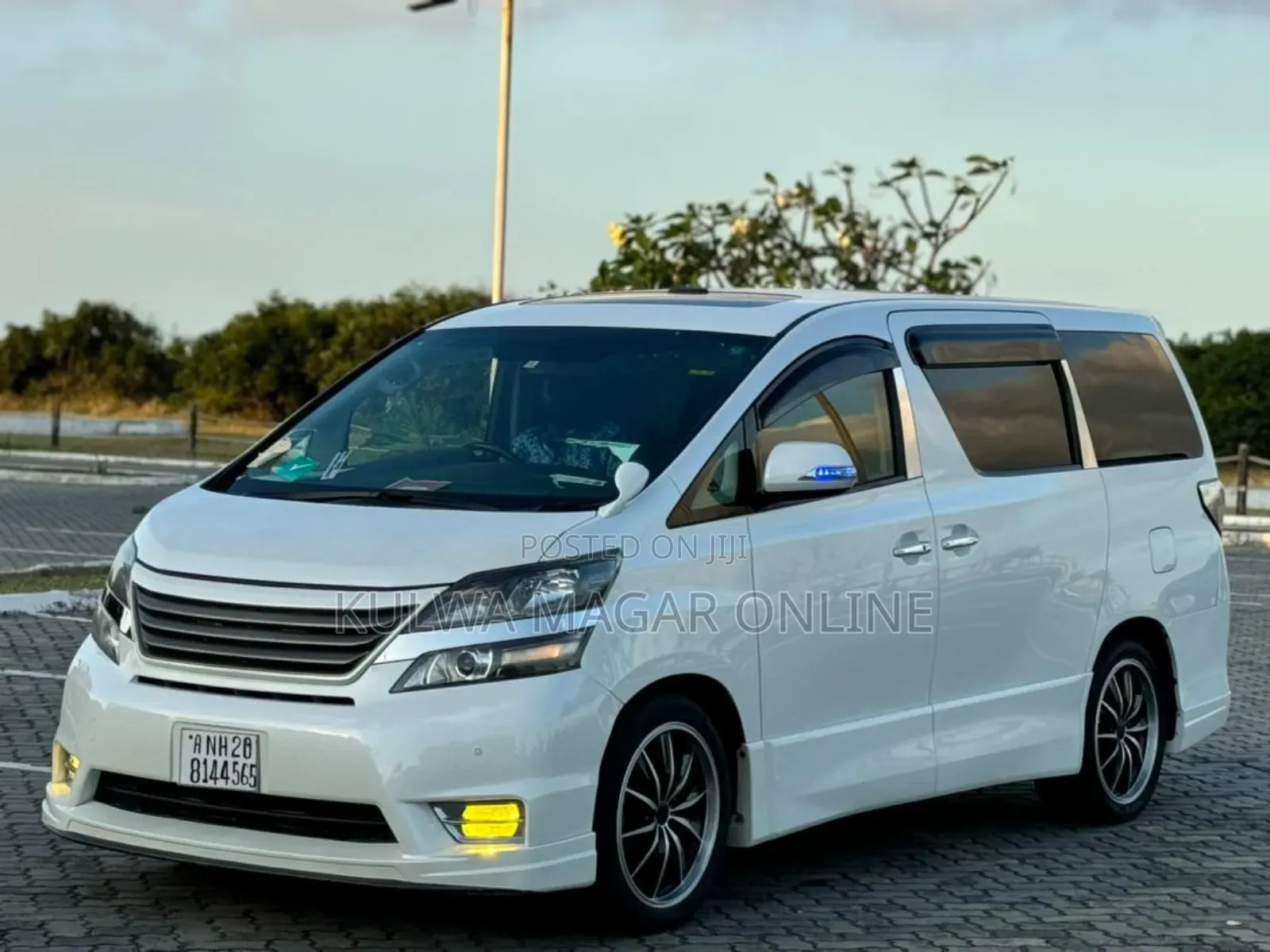 Toyota Vellfire 2010 White