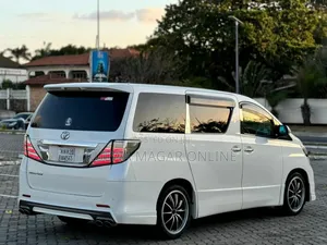 Toyota Vellfire 2010 White