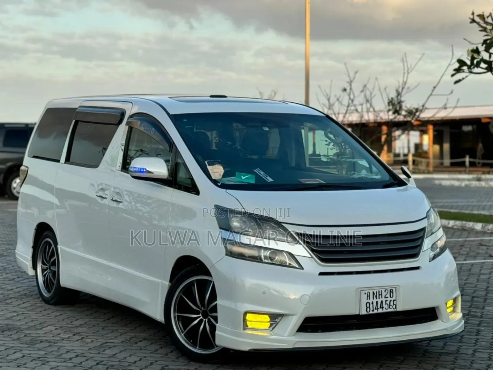 Toyota Vellfire 2010 White