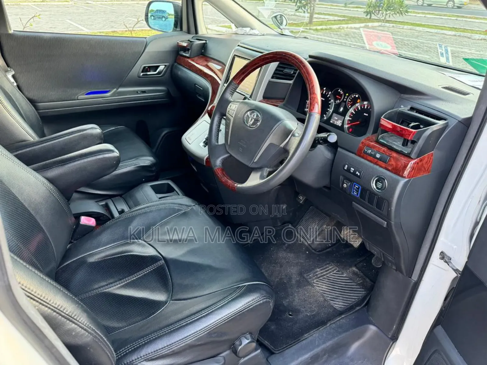 Toyota Vellfire 2010 White