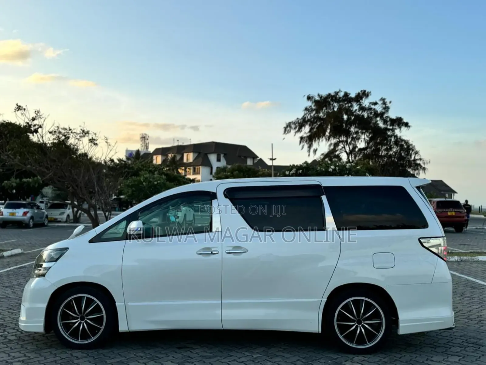 Toyota Vellfire 2010 White