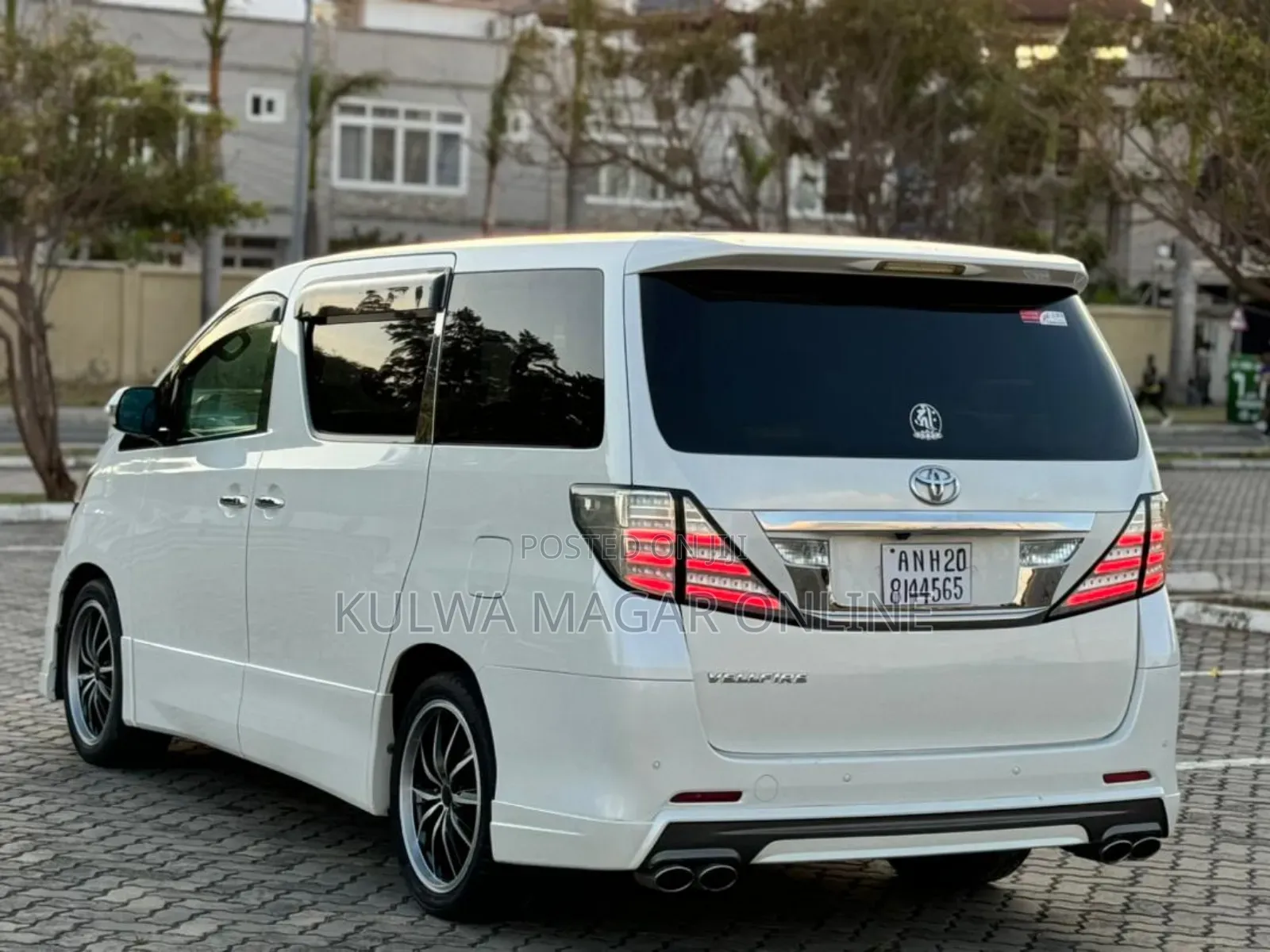 Toyota Vellfire 2010 White