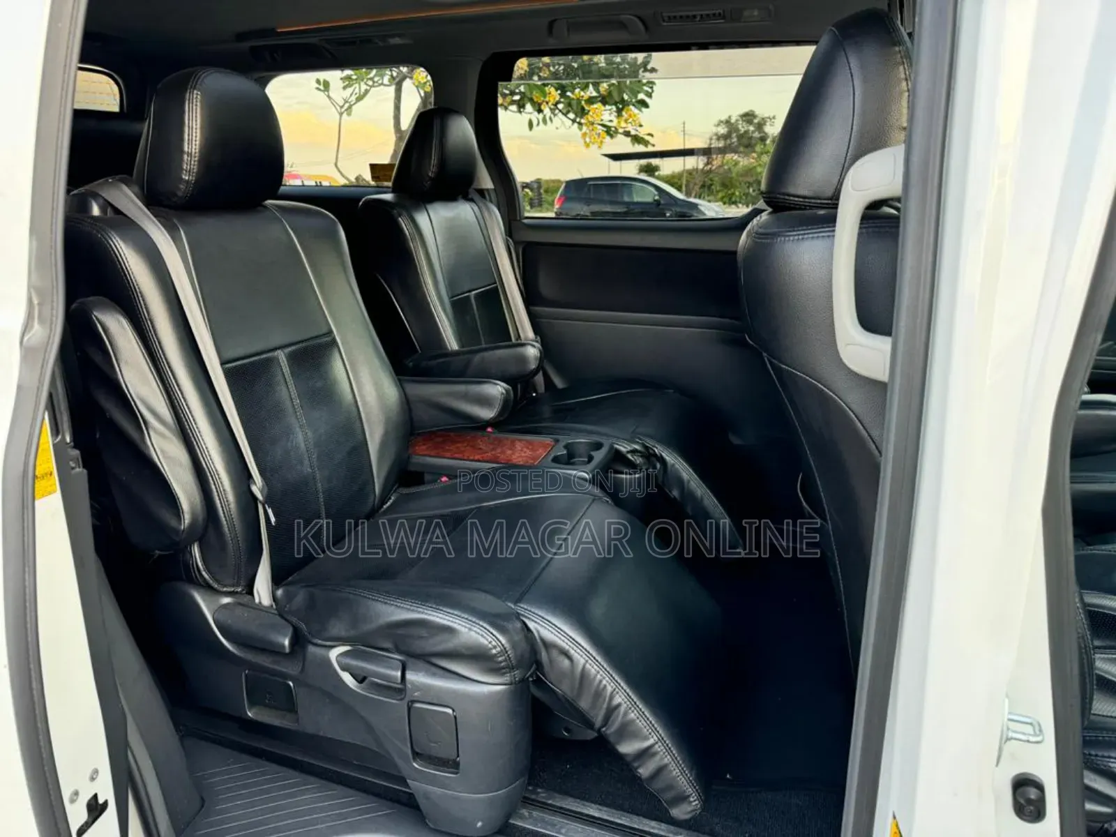Toyota Vellfire 2010 White
