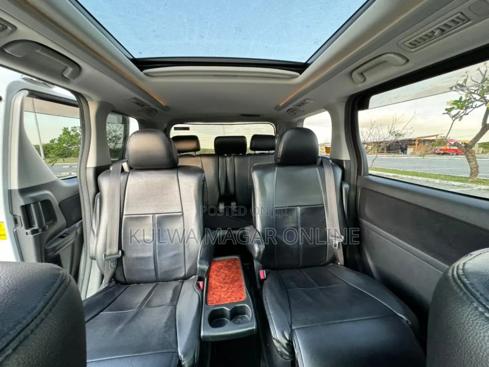 Toyota Vellfire 2010 White