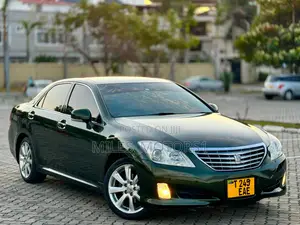 Photo - Toyota Crown 2009 Gray