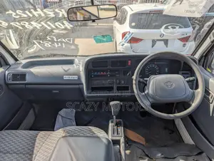 Toyota HiAce 2002 White