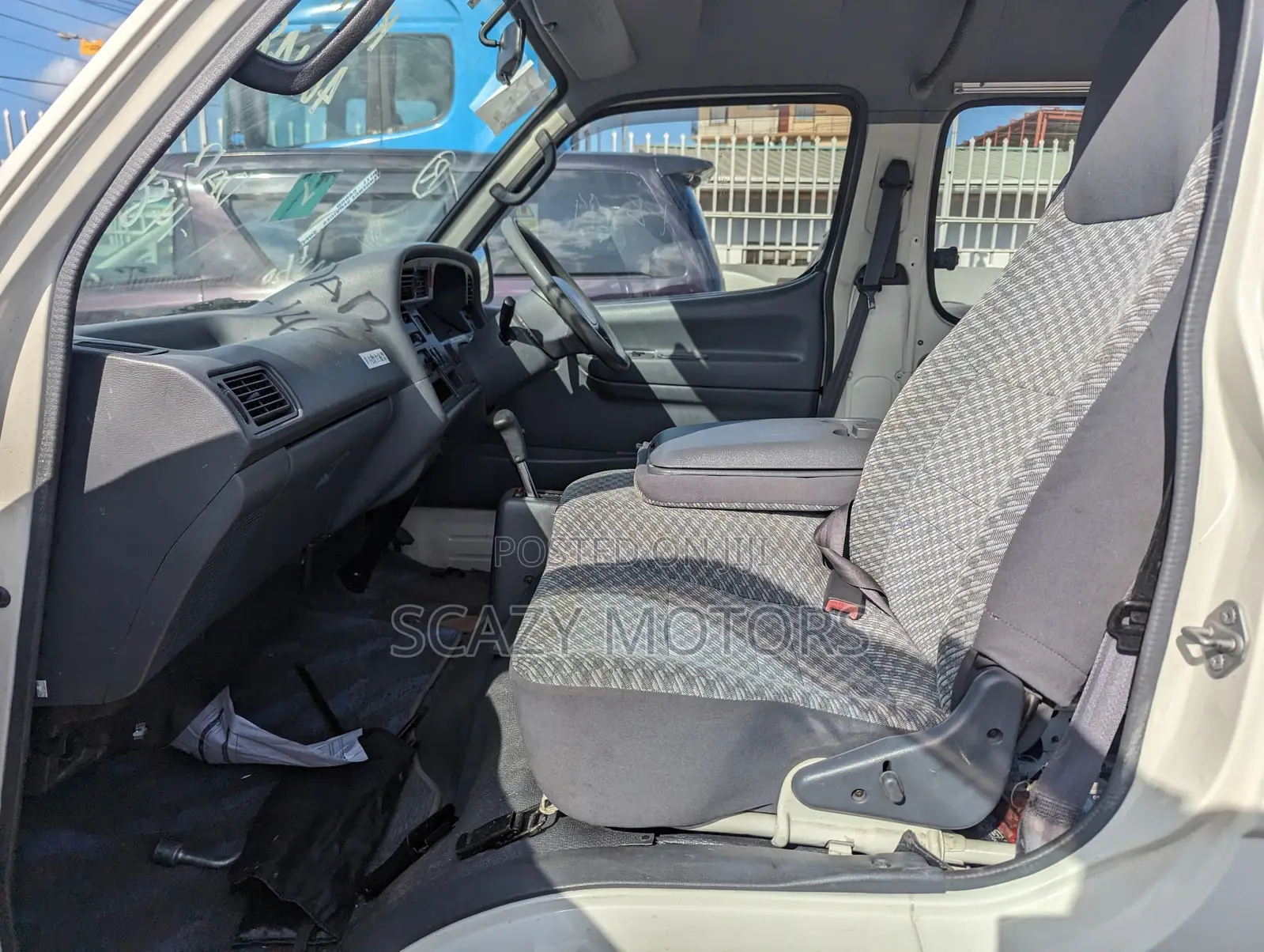 Toyota HiAce 2002 White