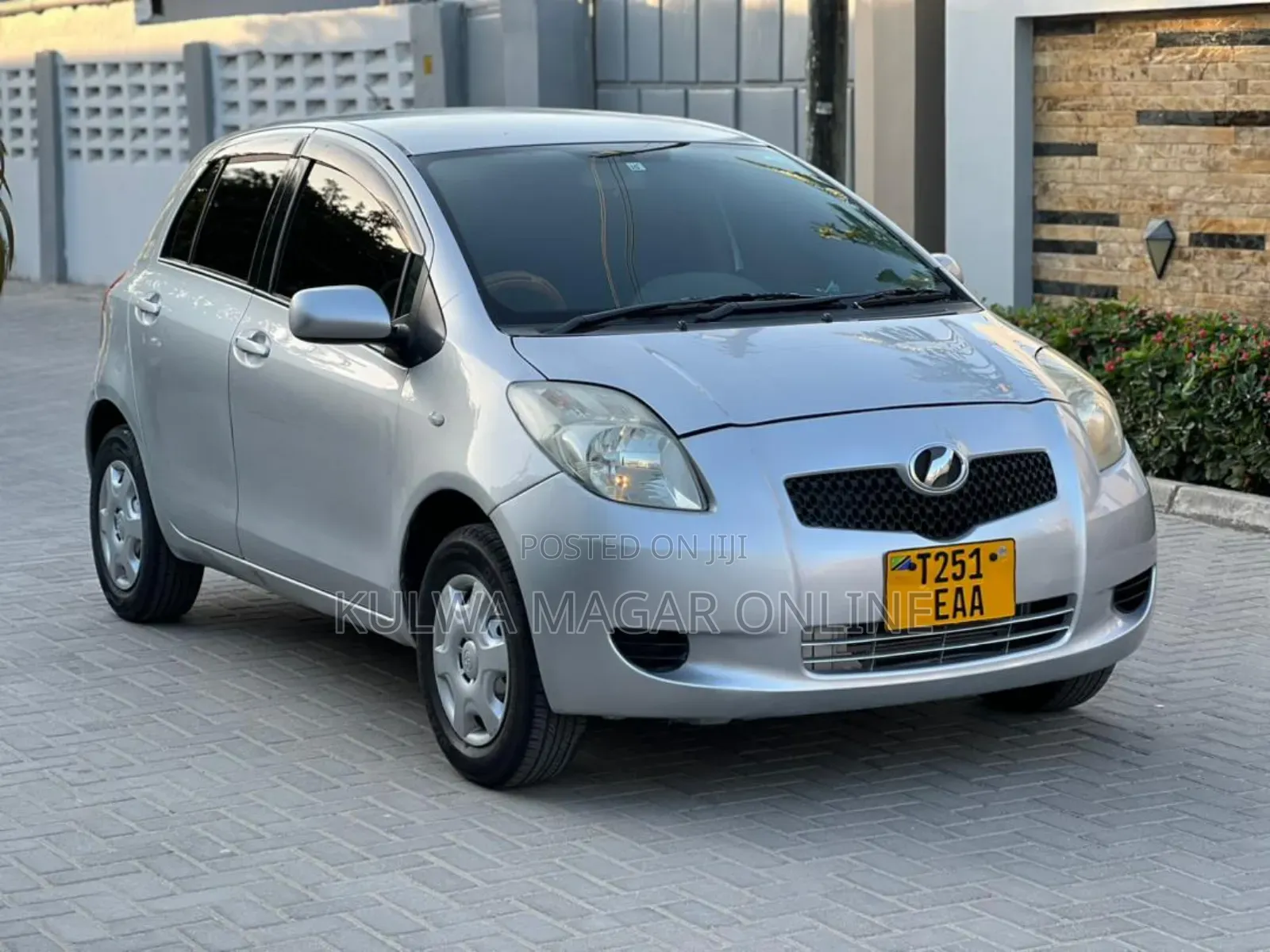 Toyota Vitz 2007 Silver