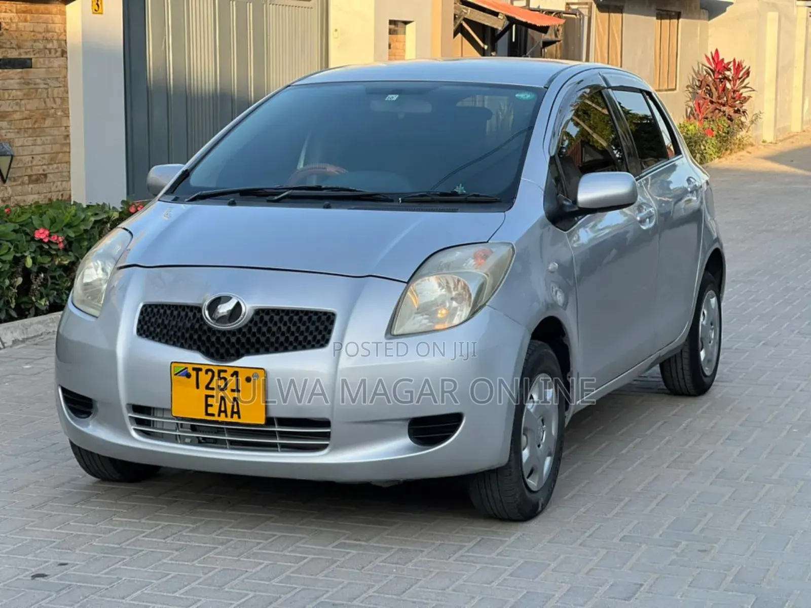 Toyota Vitz 2007 Silver